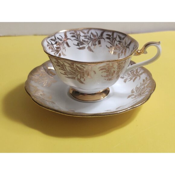 Royal Albert Tea Cup & Saucer Set Golden Leaves 1960's - Picture 4 of 12